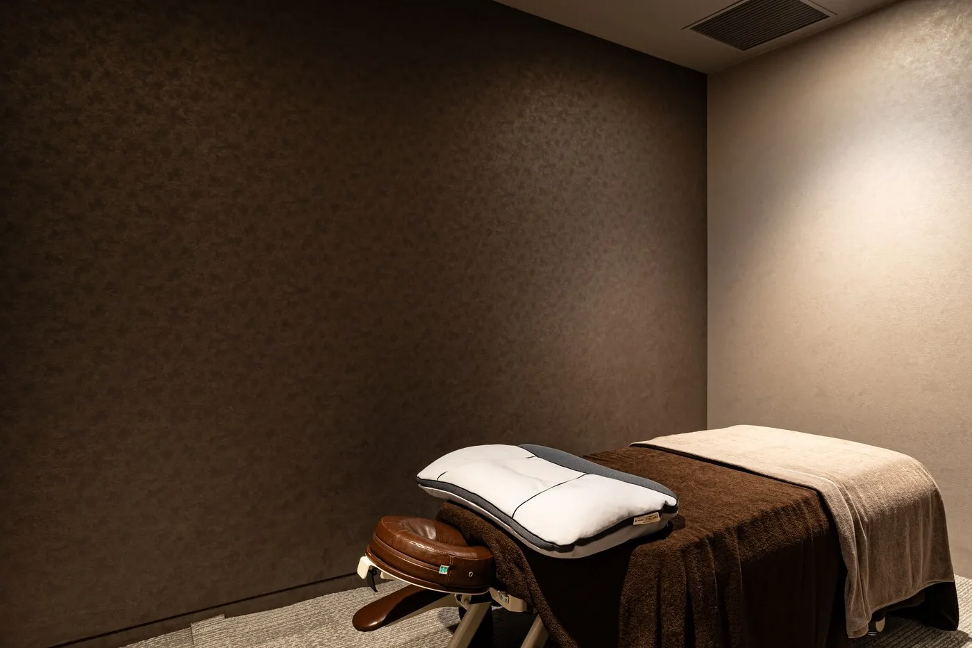 A private room at Namikoshi Shiatsu Salon
